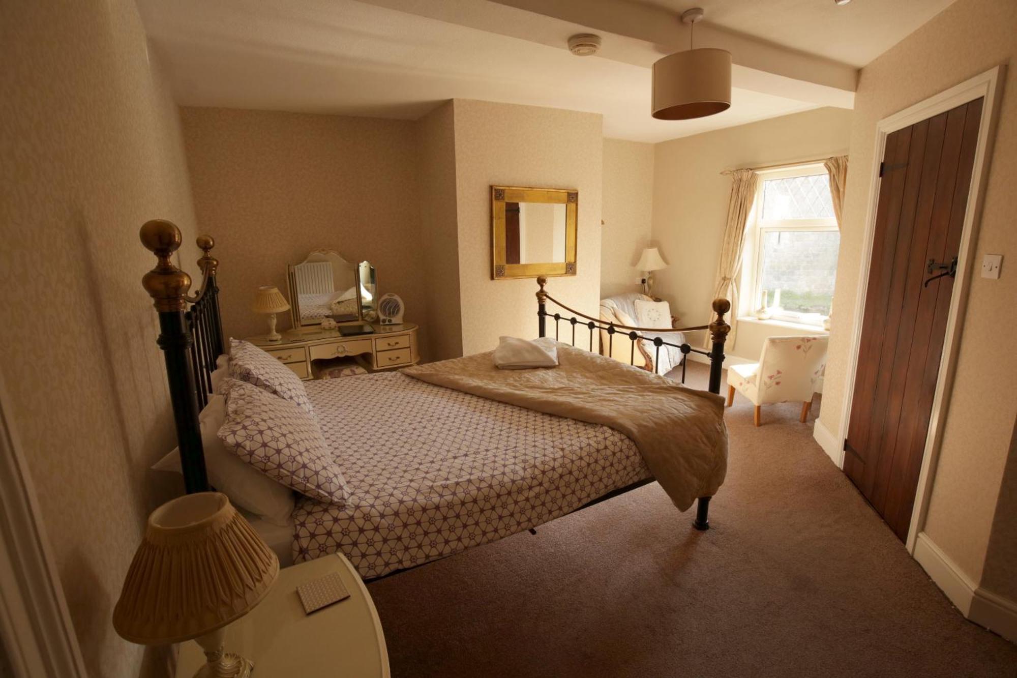 Fitzwarine House Whittington Hotel Bagian luar foto