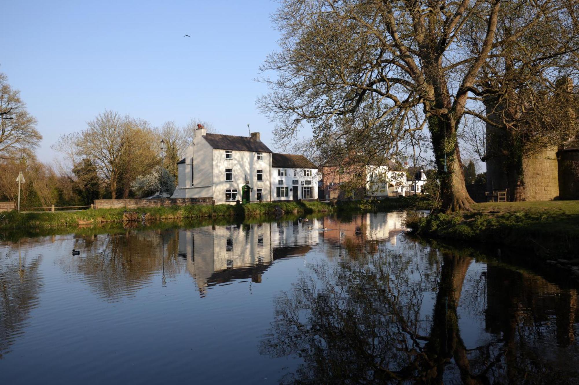 Fitzwarine House Whittington Hotel Bagian luar foto
