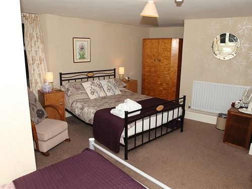 Fitzwarine House Whittington Hotel Bagian luar foto
