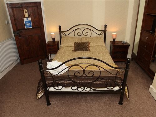 Fitzwarine House Whittington Hotel Bagian luar foto